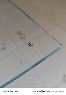 Plaque de verre ultra-clarée à l'état plat et polissée