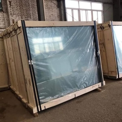Miroir en aluminium moderne avec des bords lissés plats